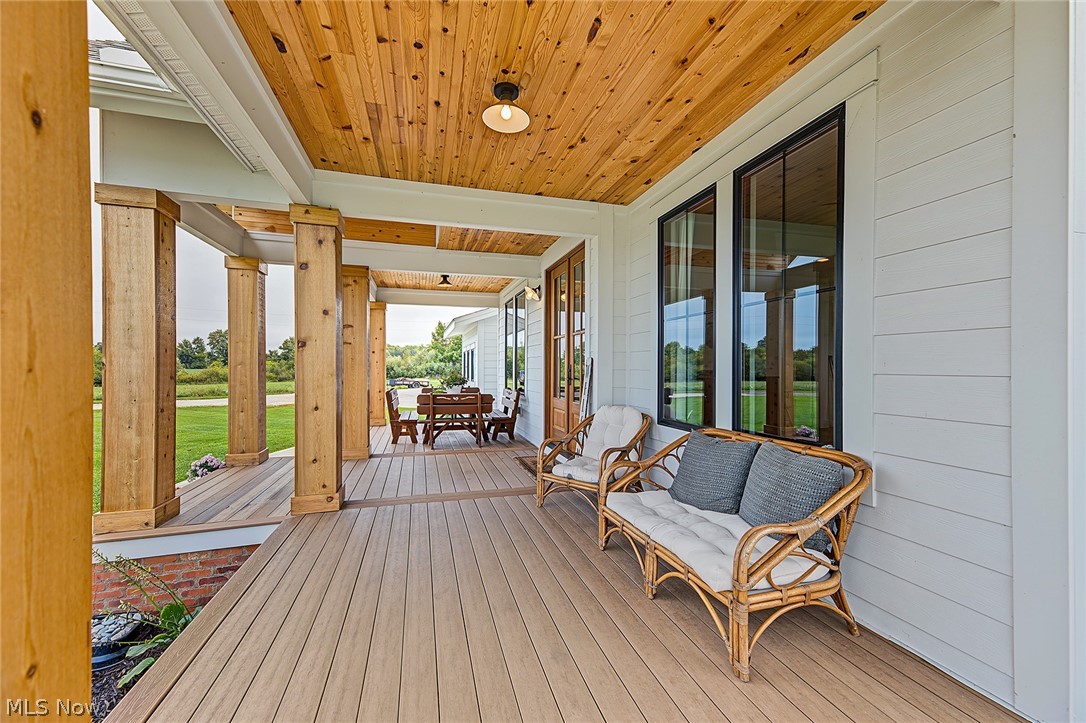 8178 W Smith Road Property Photo 4