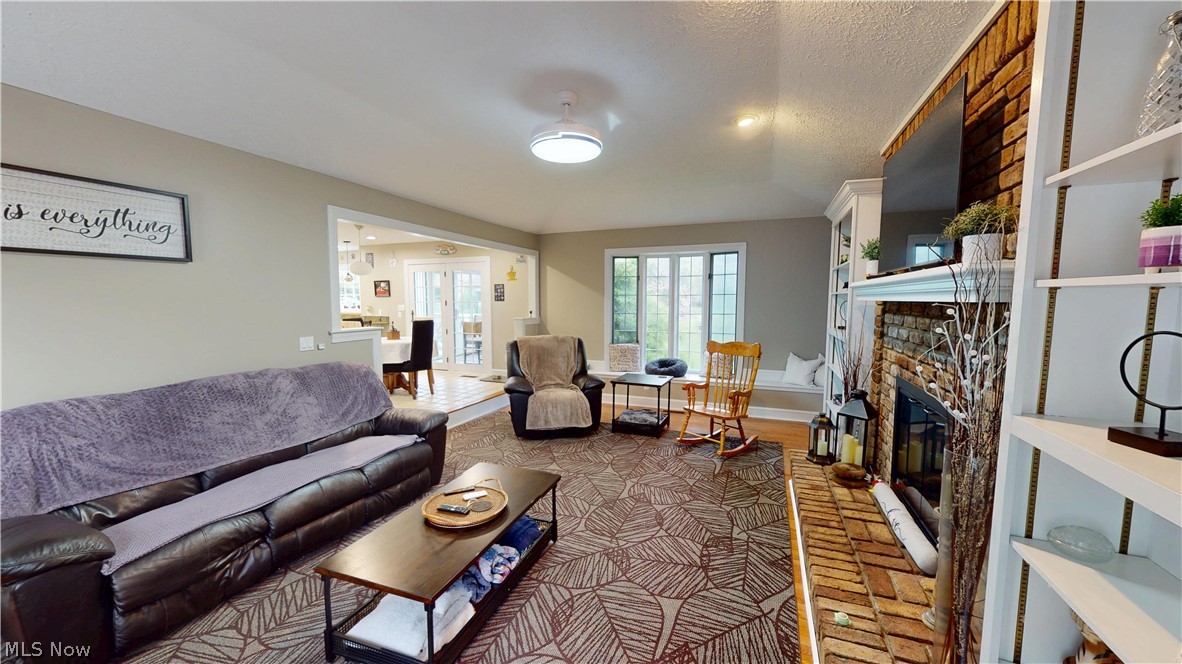 3020 Fox Burrow Drive Property Photo 8