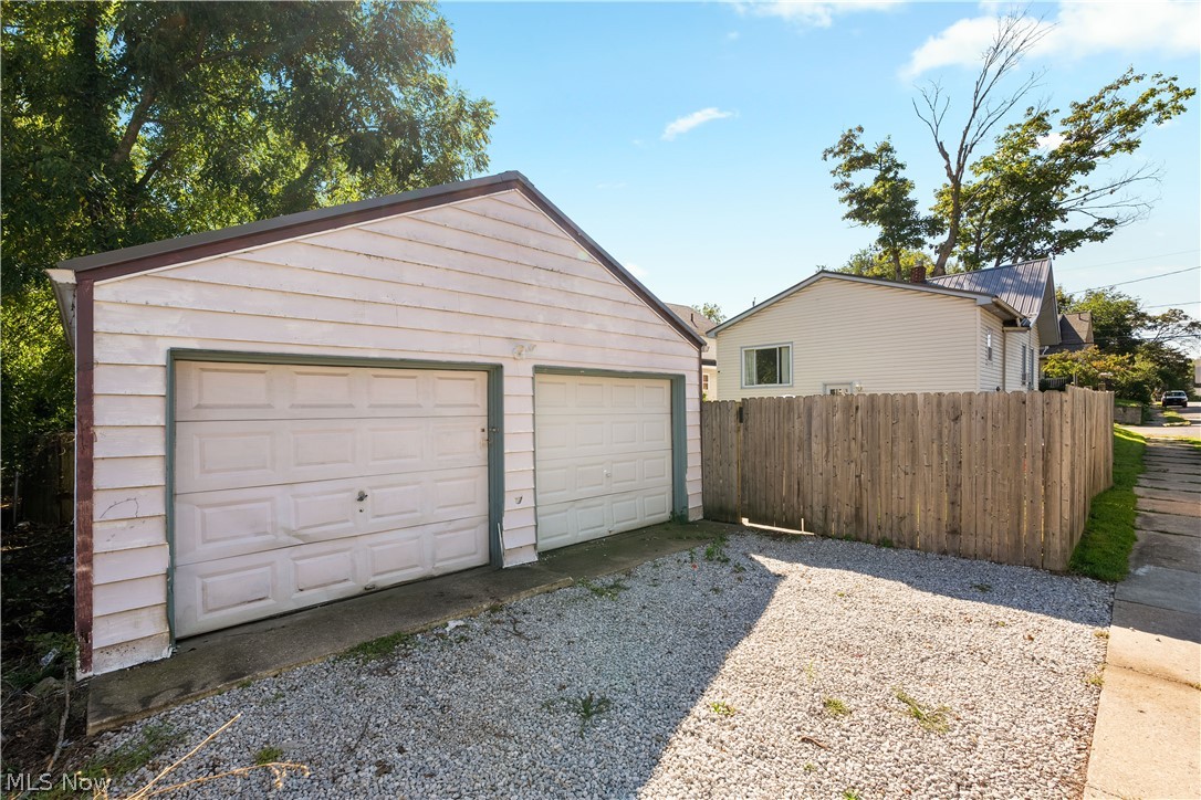 1079 Pitkin Avenue Property Photo 3