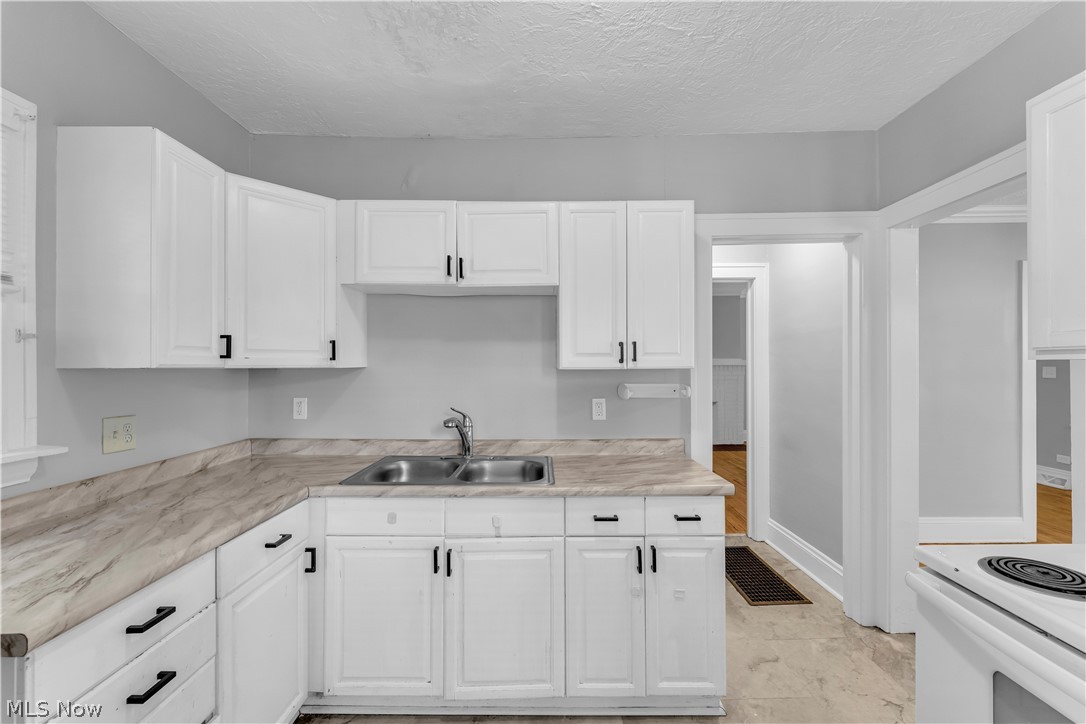 921 Helmsdale Road Property Photo 11