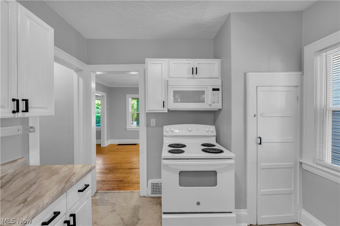 921 Helmsdale Road Property Photo 12