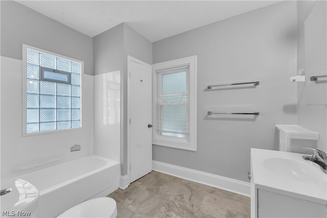 921 Helmsdale Road Property Photo 22