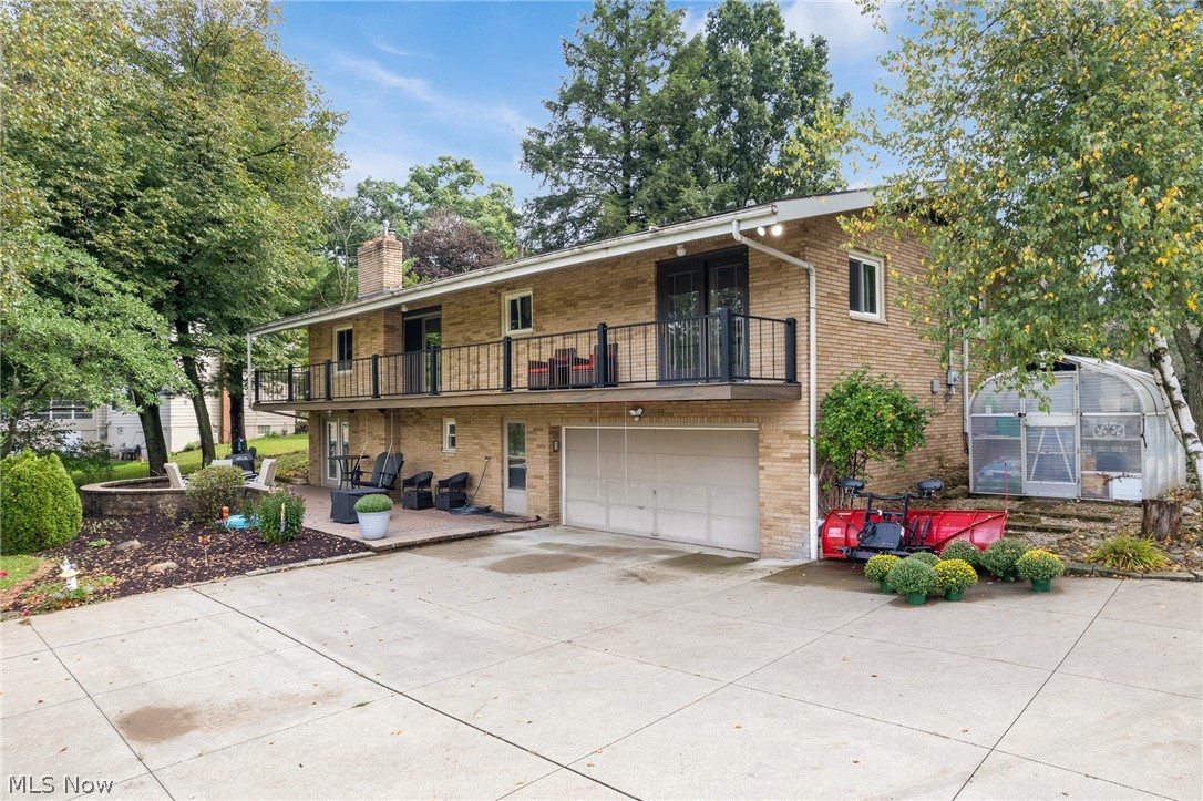 2134 Ritz Manor Drive Property Photo 4