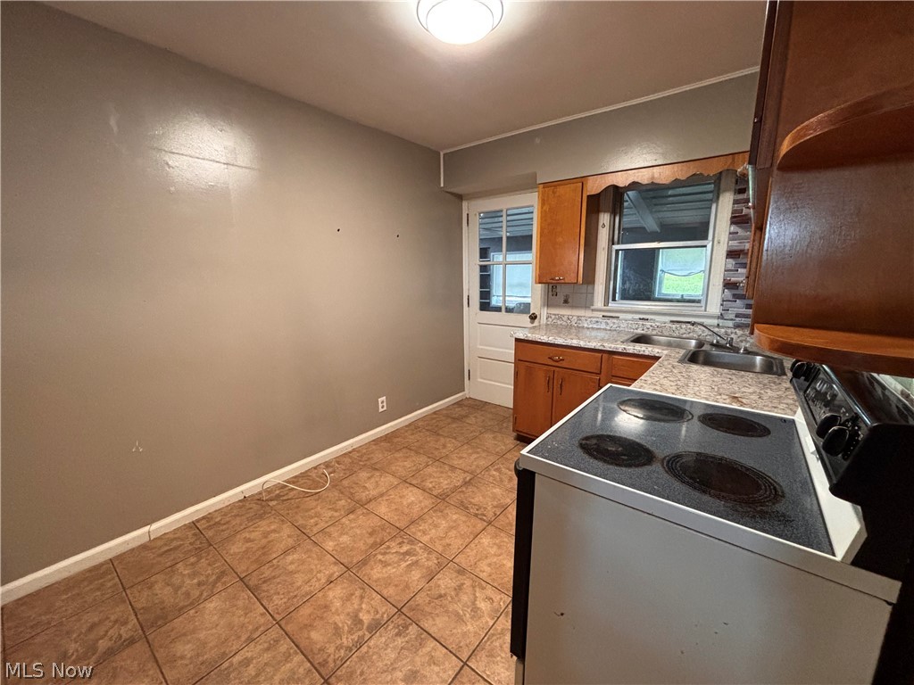 905 Van Meter Way Property Photo 7