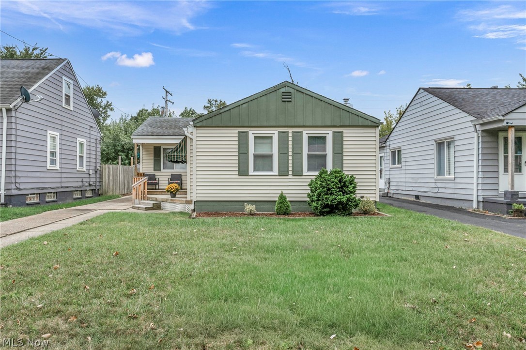 18813 Parkmount Property Photo 1