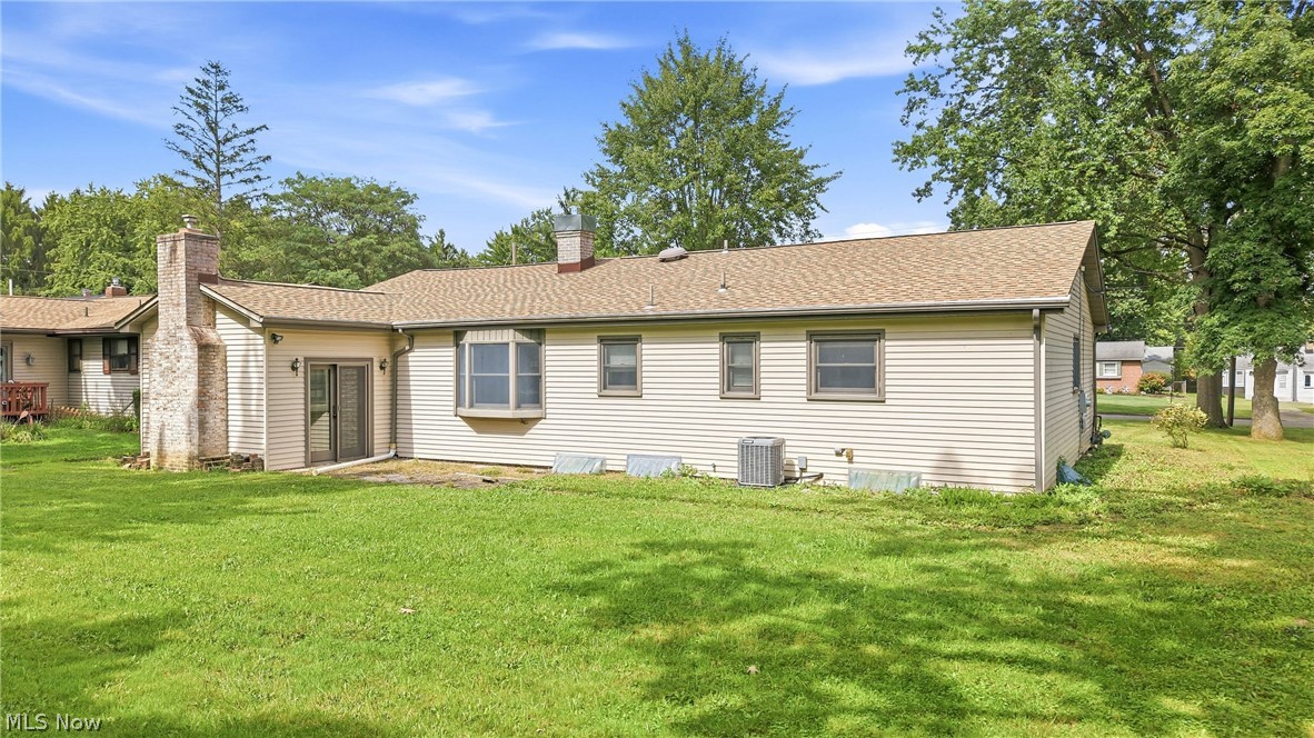 1889 Lancaster Drive Property Photo 2