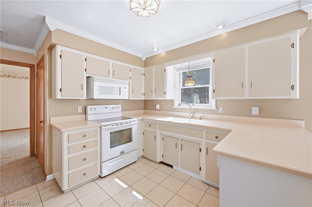 1889 Lancaster Drive Property Photo 8