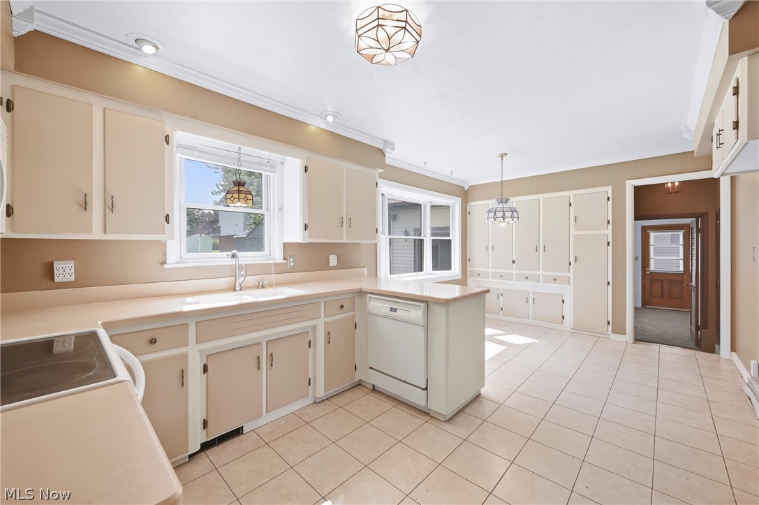 1889 Lancaster Drive Property Photo 9