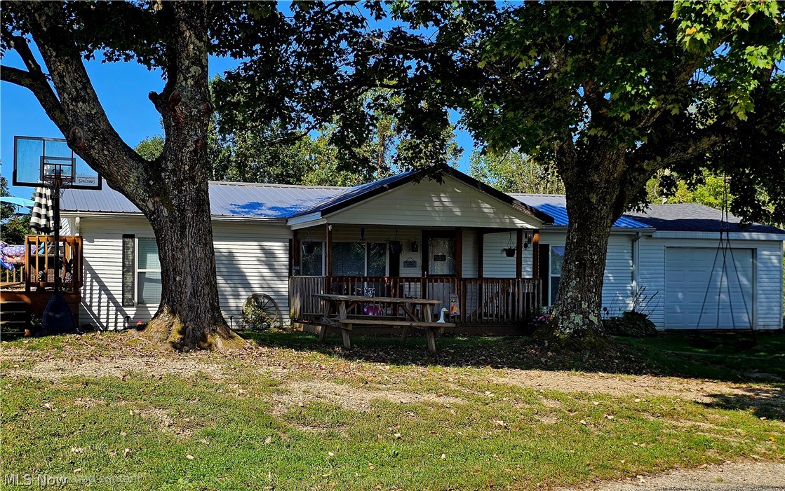 17927 Plantsville Road Property Photo 1