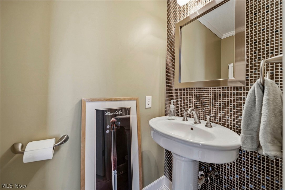 5977 Silver Court Property Photo 8