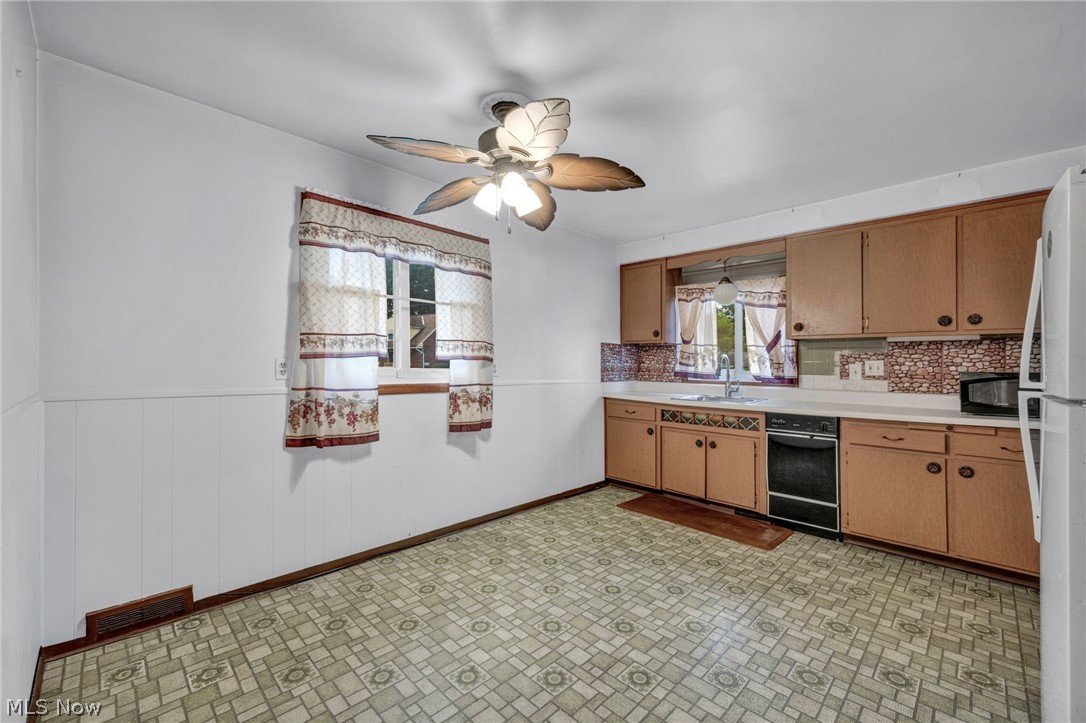 24560 Stephen Avenue Property Photo 12