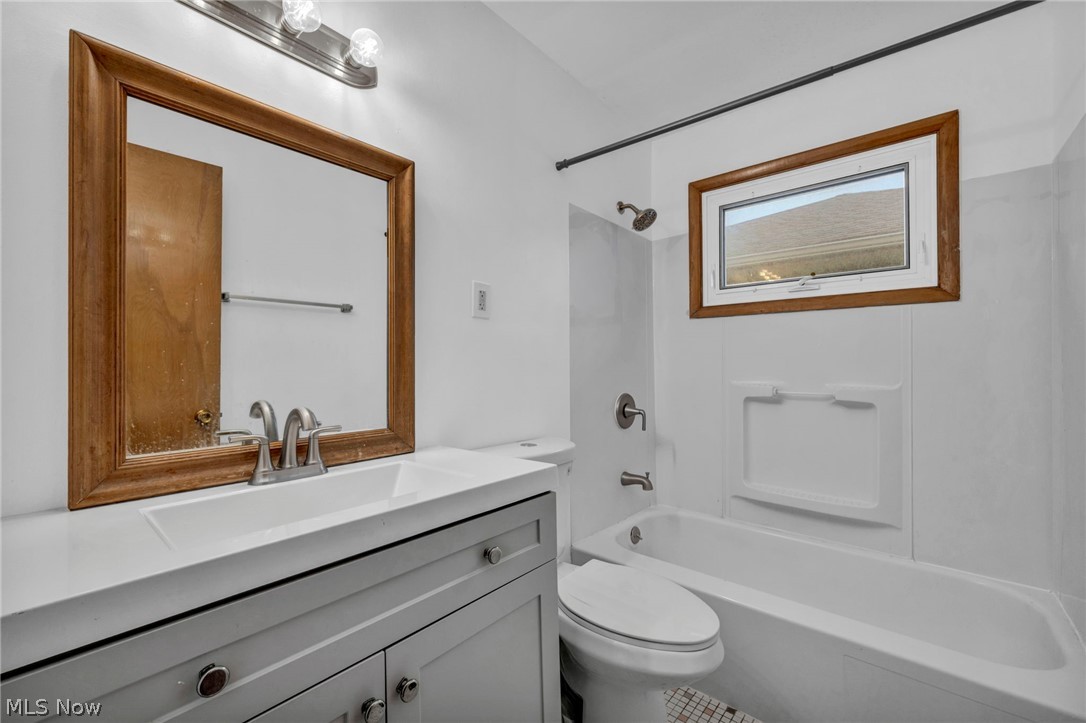 24560 Stephen Avenue Property Photo 32