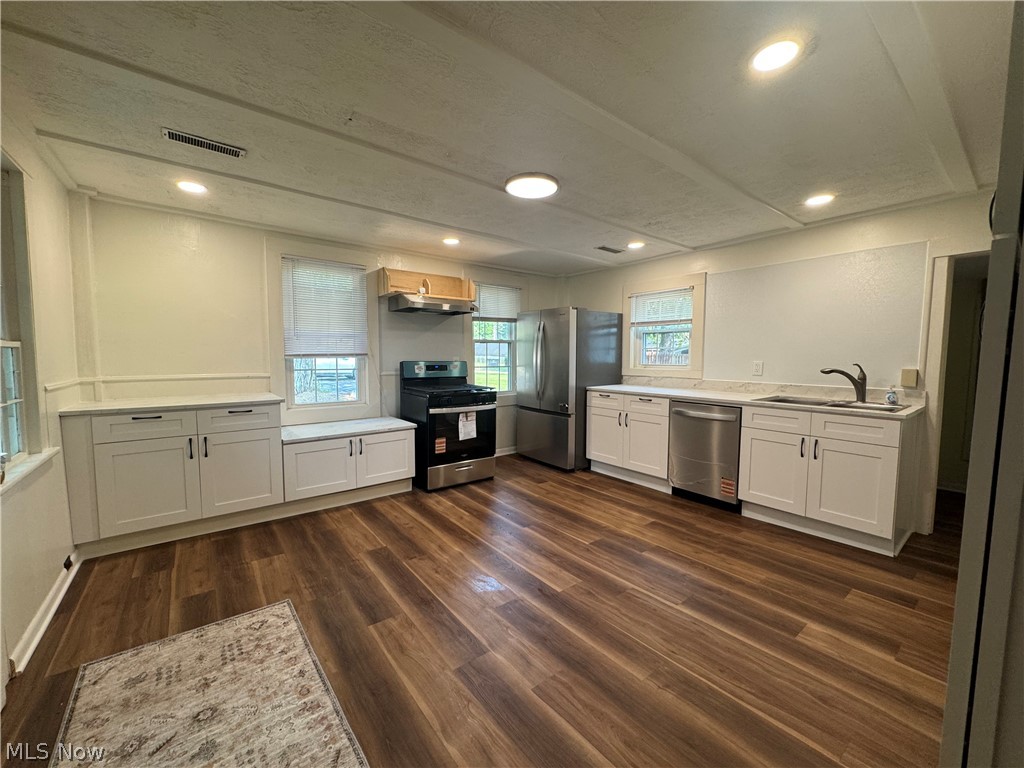 5192 Darrow Road Property Photo 2