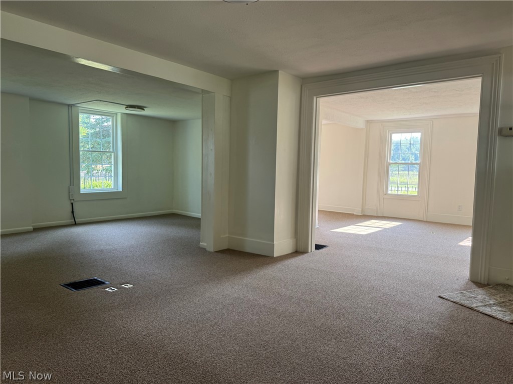 5192 Darrow Road Property Photo 4