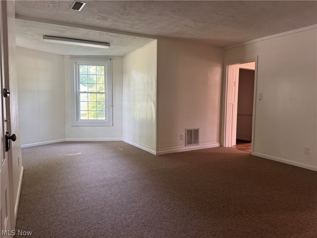 5192 Darrow Road Property Photo 5