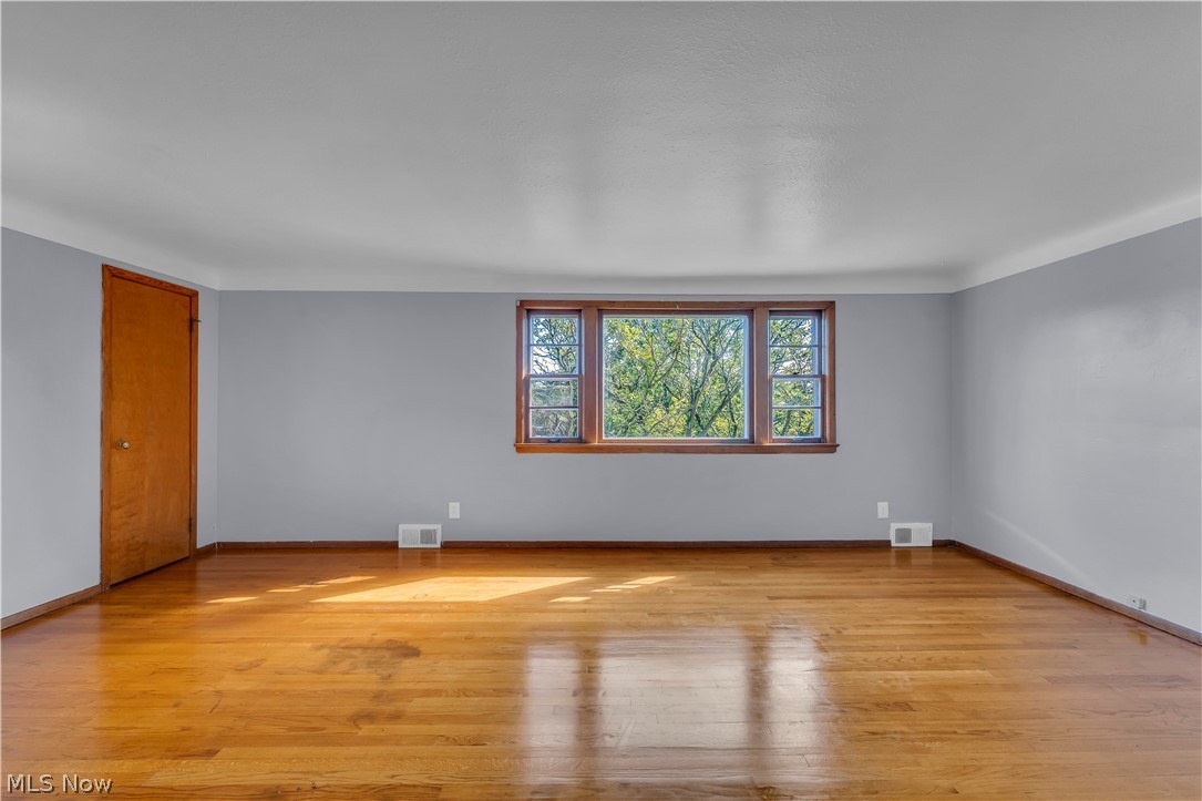 77 Solon Road 2/up Property Photo 4