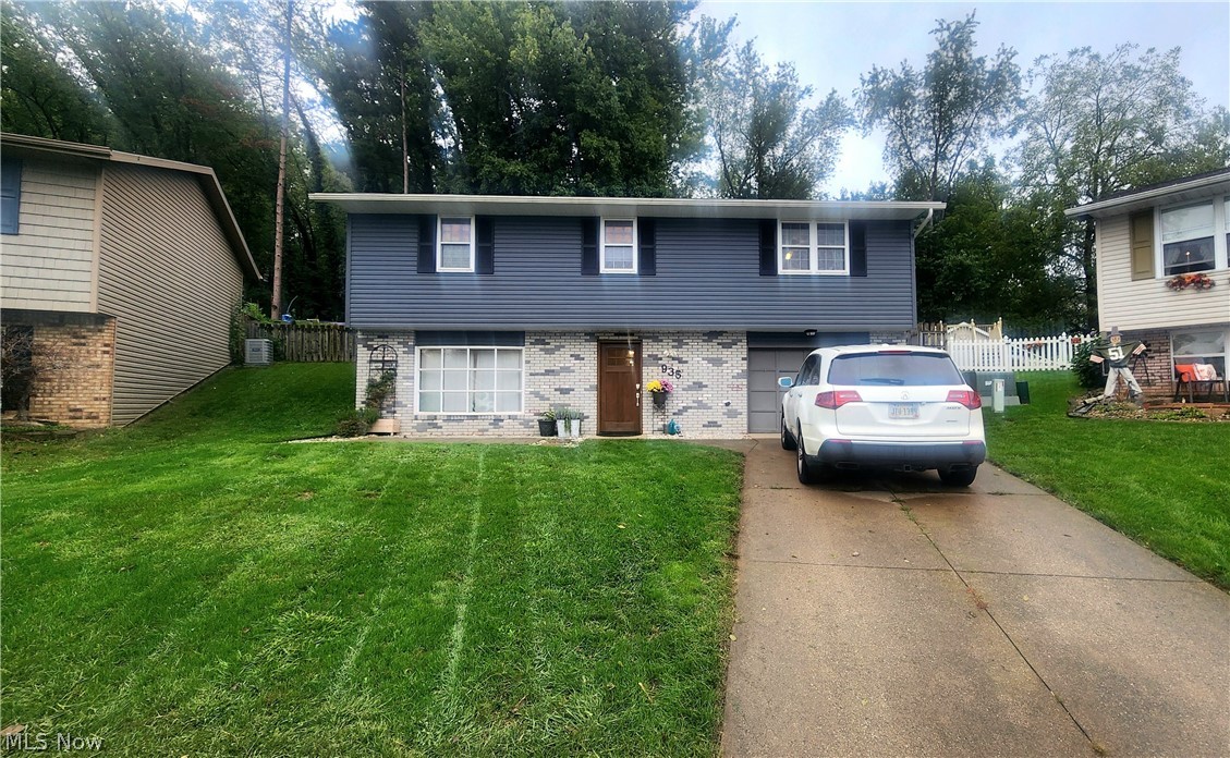 935 Chelsea Drive Property Photo 2