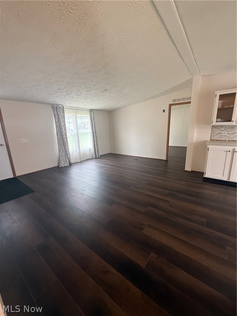 6815 Whitetail Drive Property Photo 3