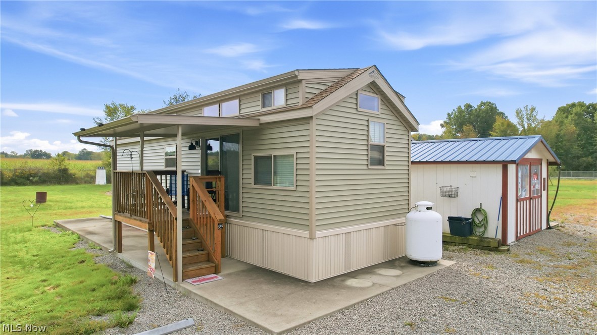 16428 W Akron Canfield Road Property Photo 1