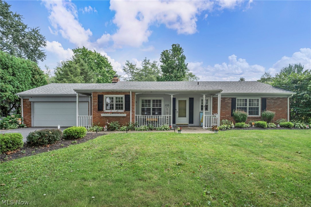 1725 Bathgate Avenue Property Photo 1
