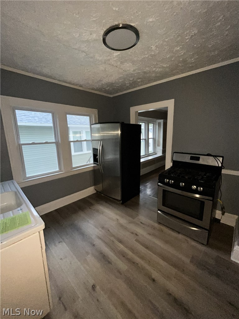 3658 E 143rd Street Upper Property Photo 11