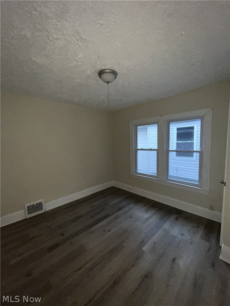 3658 E 143rd Street Upper Property Photo 13