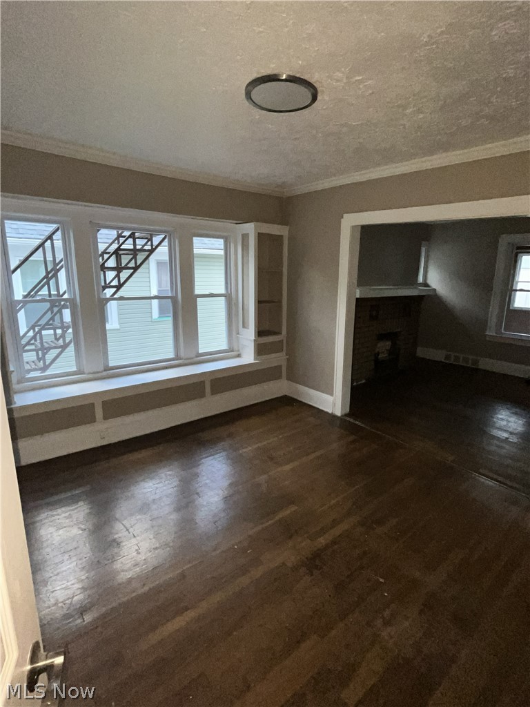 3658 E 143rd Street Upper Property Photo 14