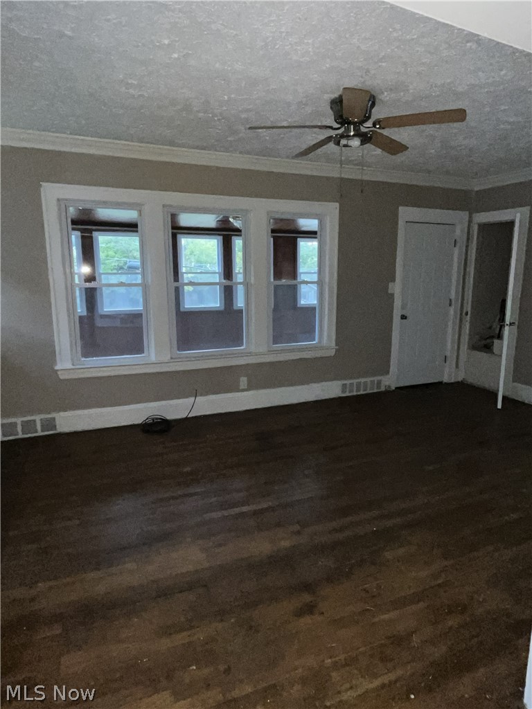 3658 E 143rd Street Upper Property Photo 15