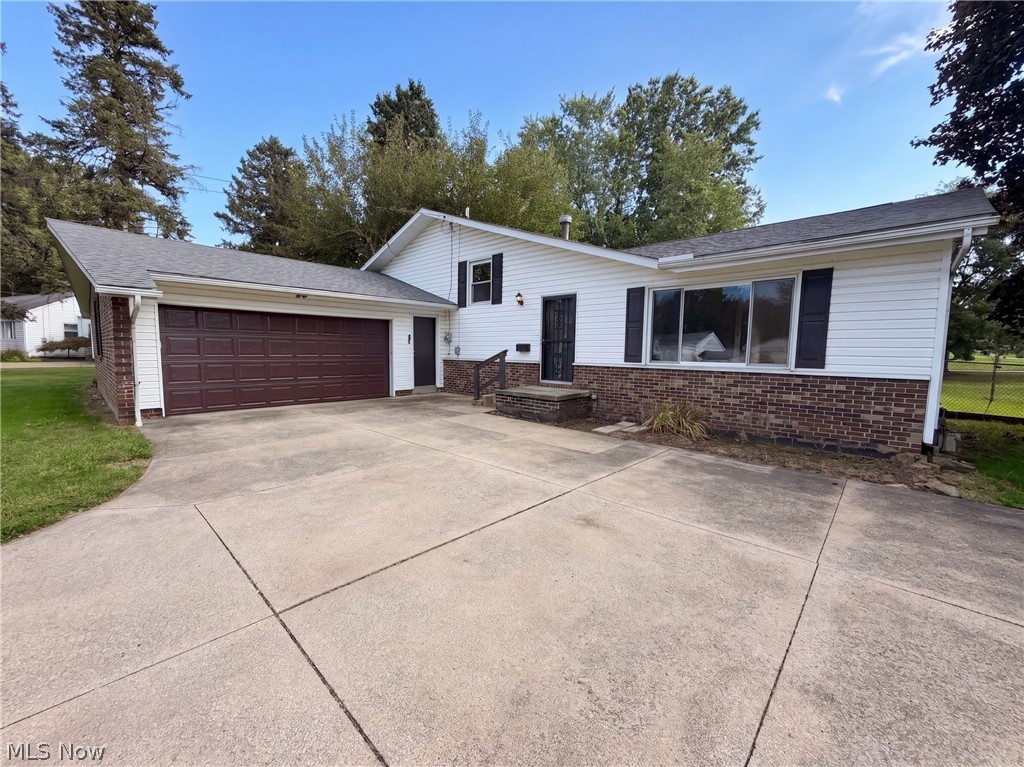 1065 Easton Drive Property Photo 1
