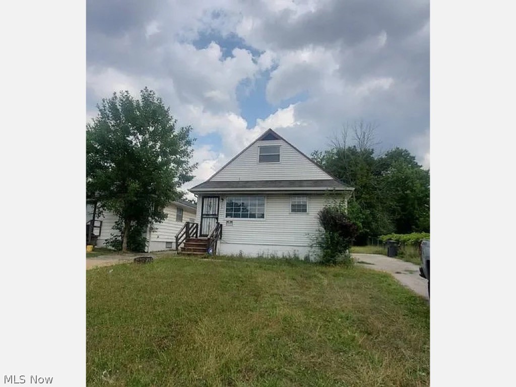 4595 Lee Road Property Photo 1