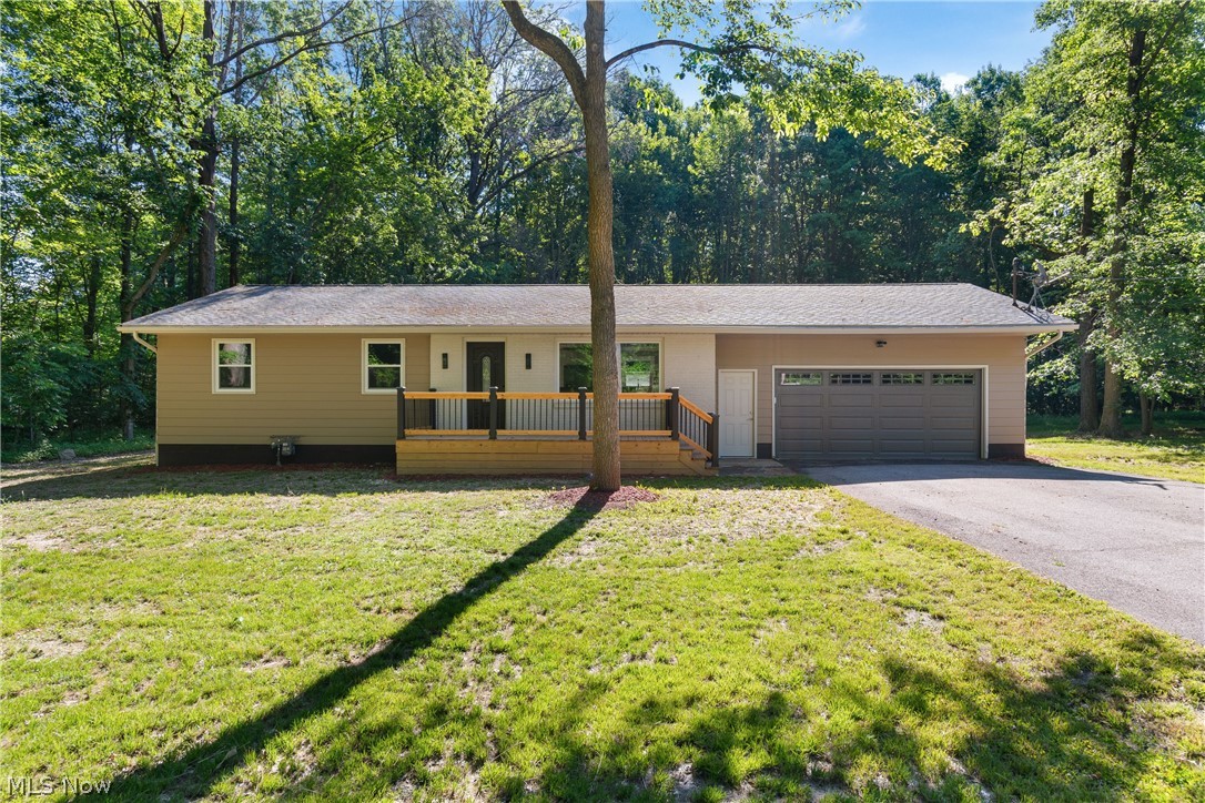 1075 Ne River Road Property Photo 2