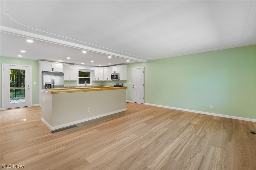 1075 Ne River Road Property Photo 6
