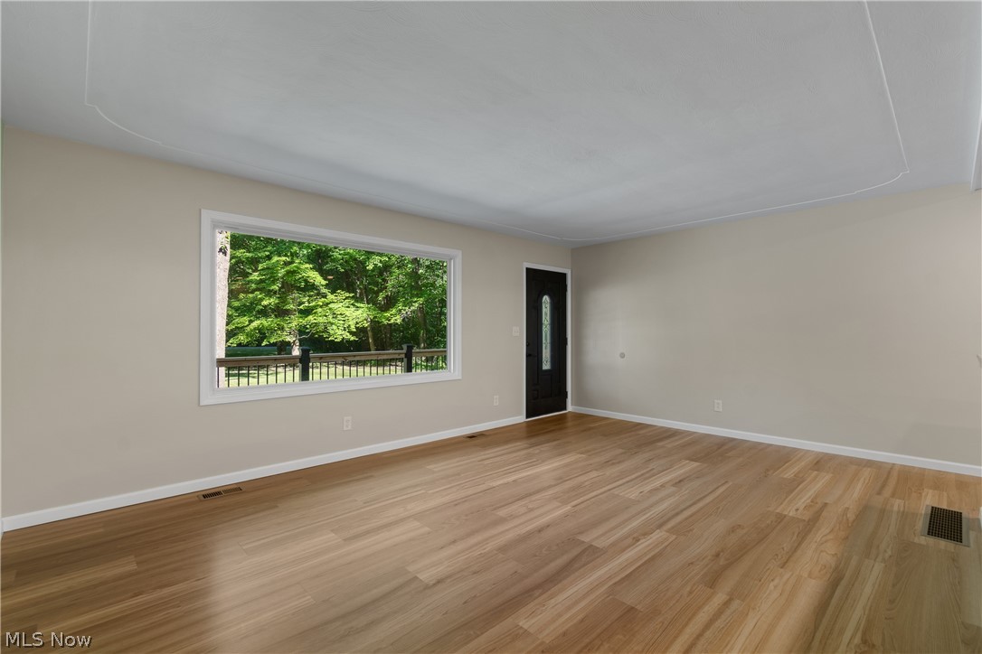 1075 Ne River Road Property Photo 8