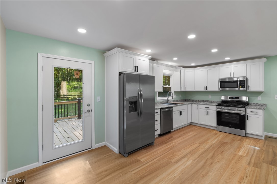 1075 Ne River Road Property Photo 12