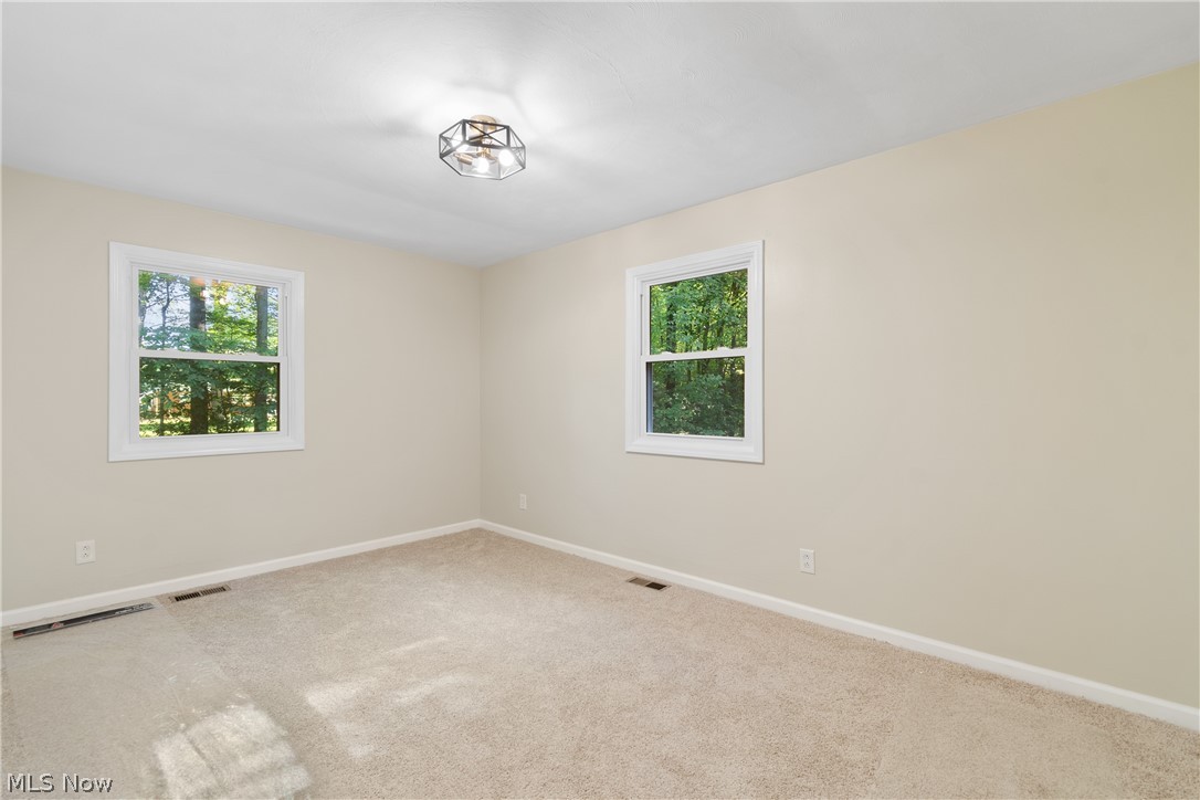1075 Ne River Road Property Photo 14