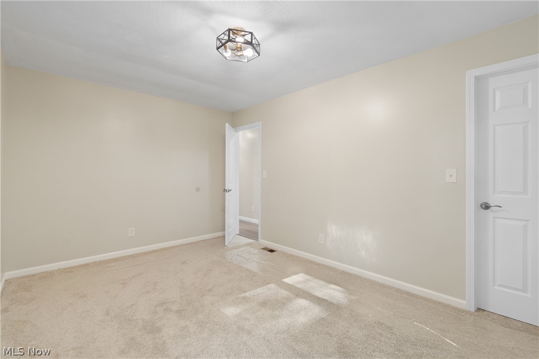 1075 Ne River Road Property Photo 15