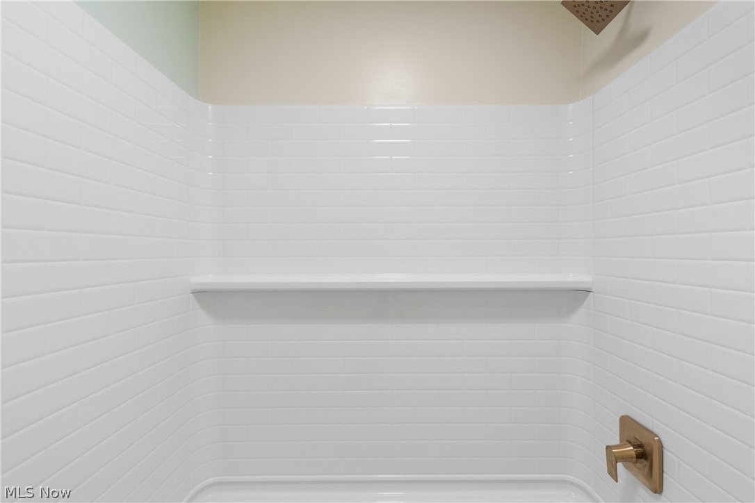 1075 Ne River Road Property Photo 18