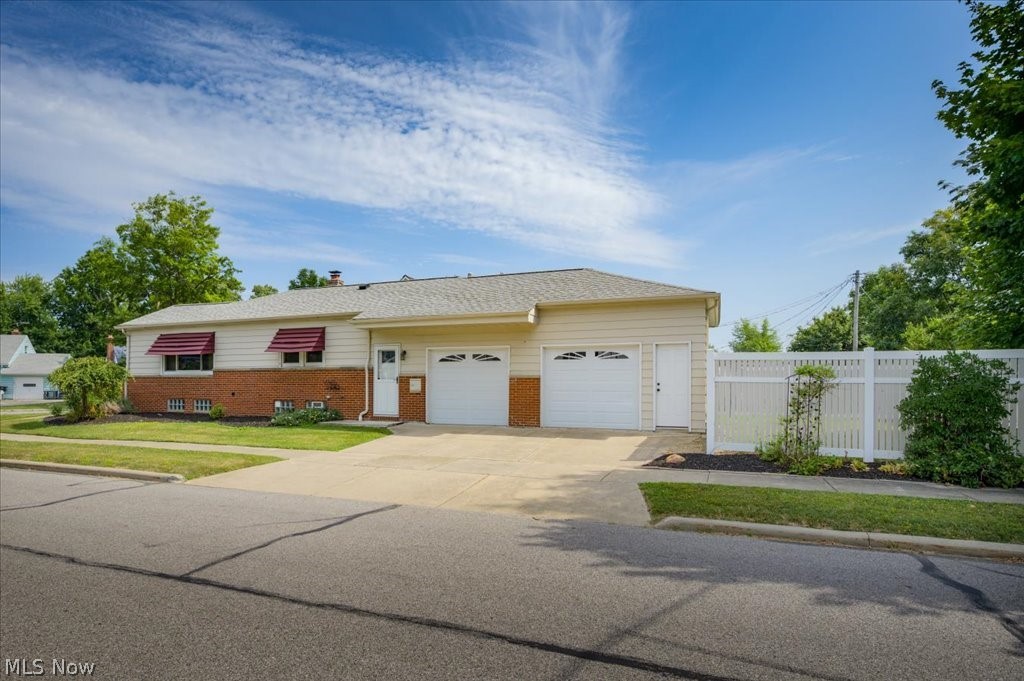 32204 Glen Arden Drive Property Photo 1