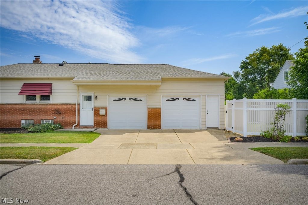 32204 Glen Arden Drive Property Photo 2