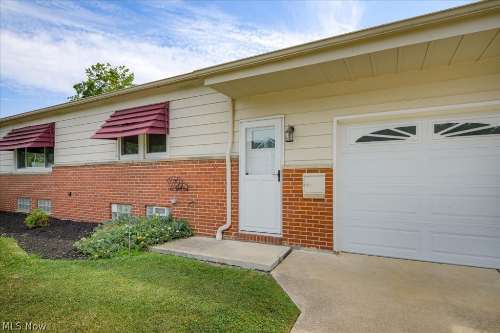 32204 Glen Arden Drive Property Photo 4