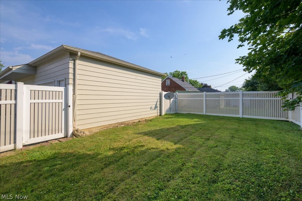 32204 Glen Arden Drive Property Photo 6