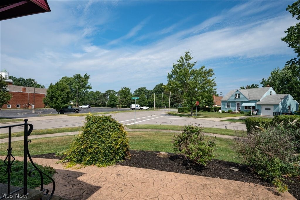 32204 Glen Arden Drive Property Photo 7