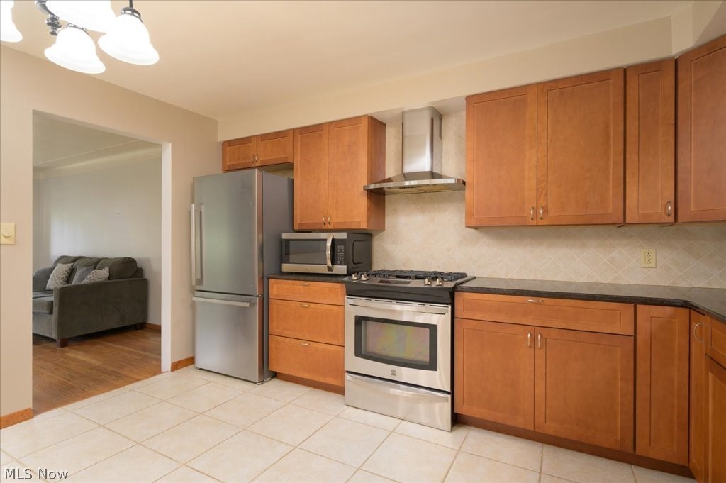 32204 Glen Arden Drive Property Photo 9