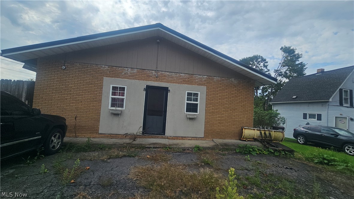 562 Brookfield Avenue Property Photo 4