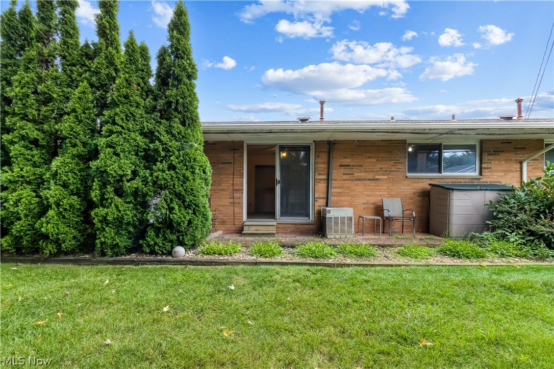 21884 River Oaks Drive Property Photo 1