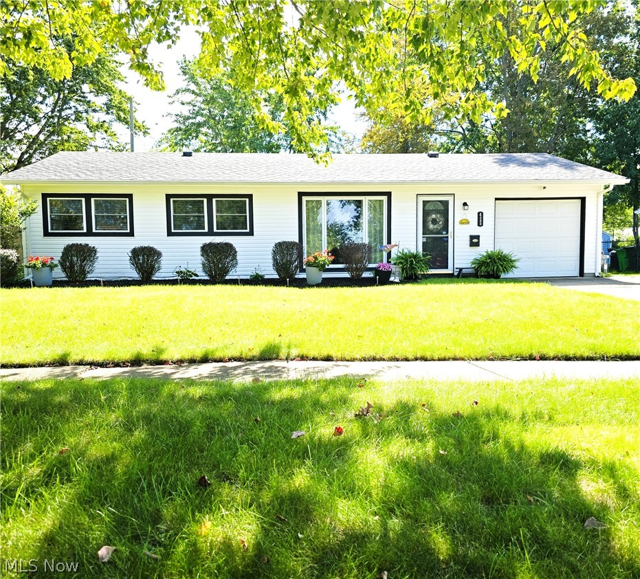 425 Bridle Lane Property Photo 1