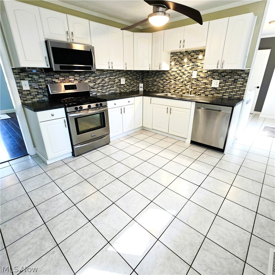 425 Bridle Lane Property Photo 2