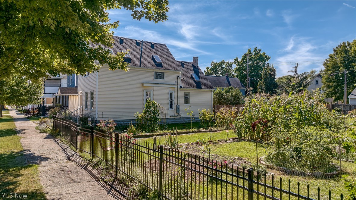 1948 W 47th Street Property Photo 2