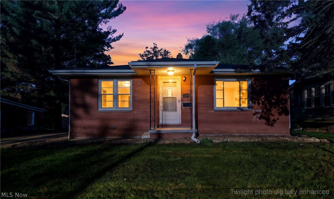 324 N Hawkins Avenue Property Photo 1