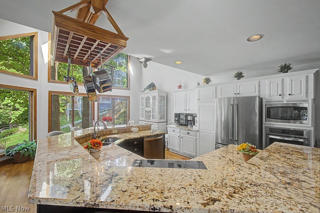 637 King Beach Drive Property Photo 10